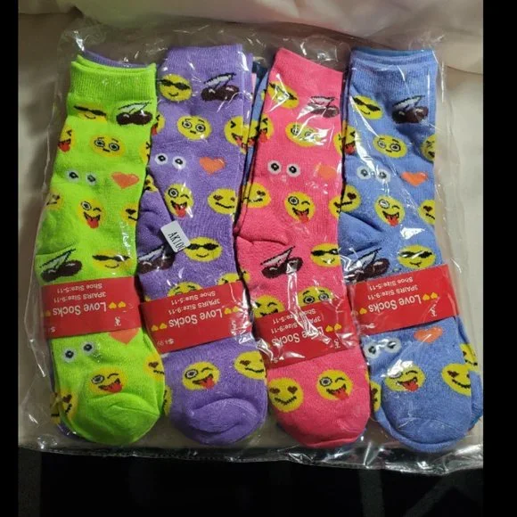 12 Pairs Assorted Colors Women's Socks Size 9-11 - Picture 4 of 5